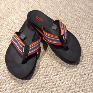 Teva Mush II Flip Flops Womens 8 Rainbow Stripes Summer Beach Comfort